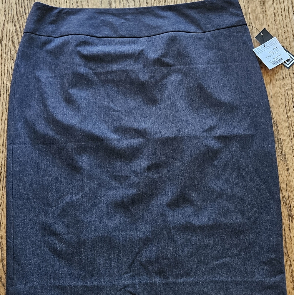 NWT Liz Claiborne Mini Skirt Charcoal Heather. Size 12.
